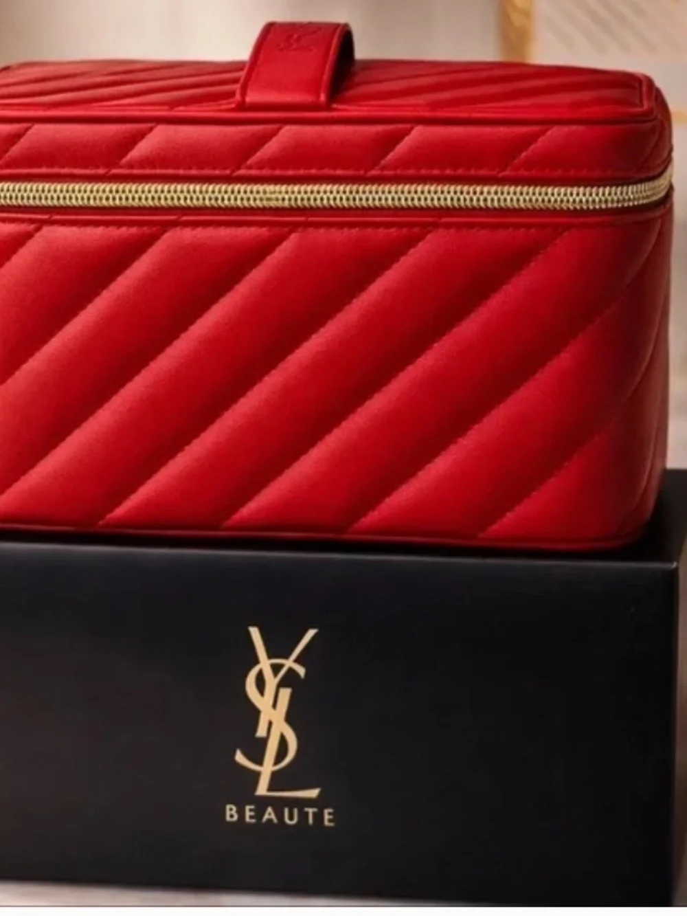 ❤️✨YSL Beauty Premium Vanity Rouge Case | Quilted Red | New in Box✨AUTHENTIC - Picture 4 of 12